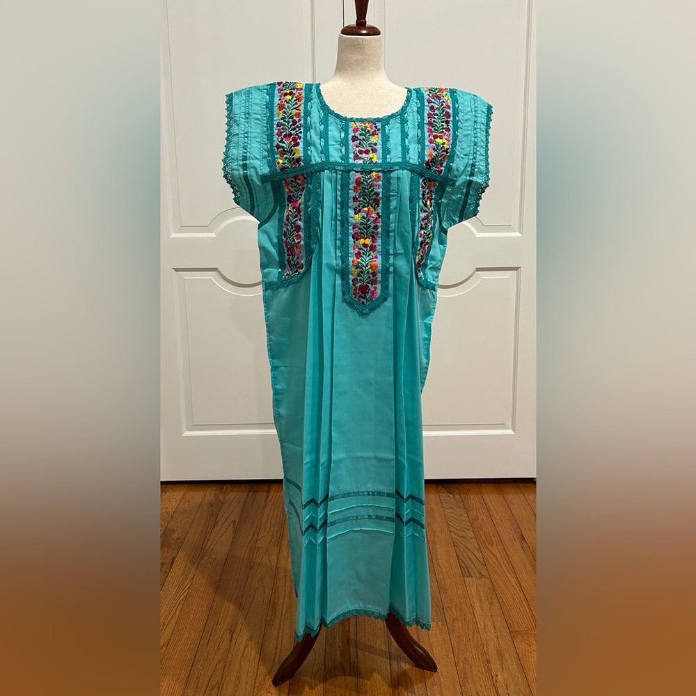 Mexican dress, Oaxaca dress, hand embroidery dress.